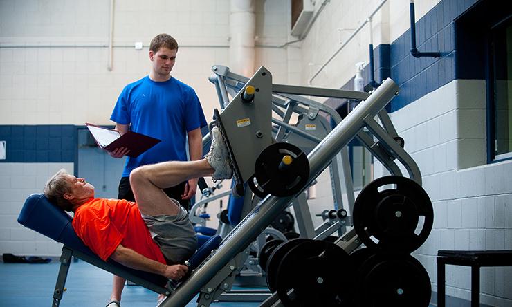 personal trainer with client